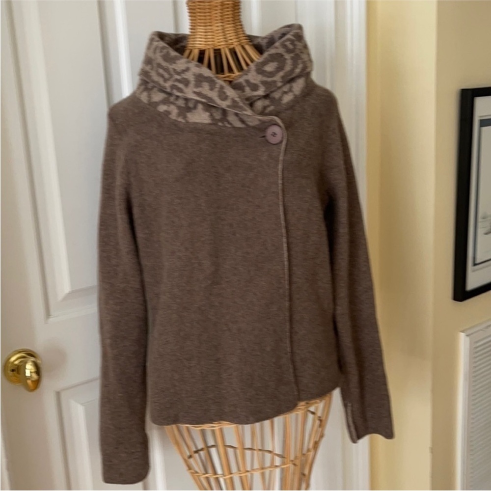 Elegant Brown Cardigan with Leopard Print Collar, made in Italy!